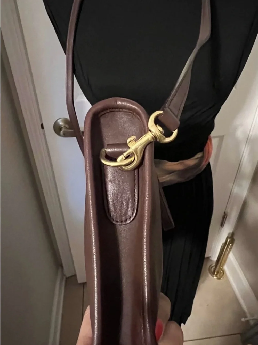 COACH Classic Brown Leather Crossbody Bag with double-sided hangtag.